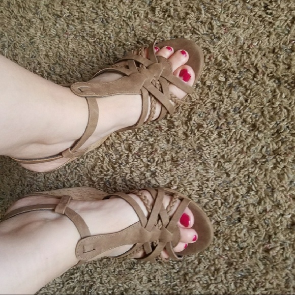 NWOT Strappy Tan Wedge Heels - Picture 3 of 6